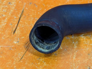 Патрубок радиатора MERCEDES-BENZ M-класс W163 (1997 - 2001) — Разборка Мерседес