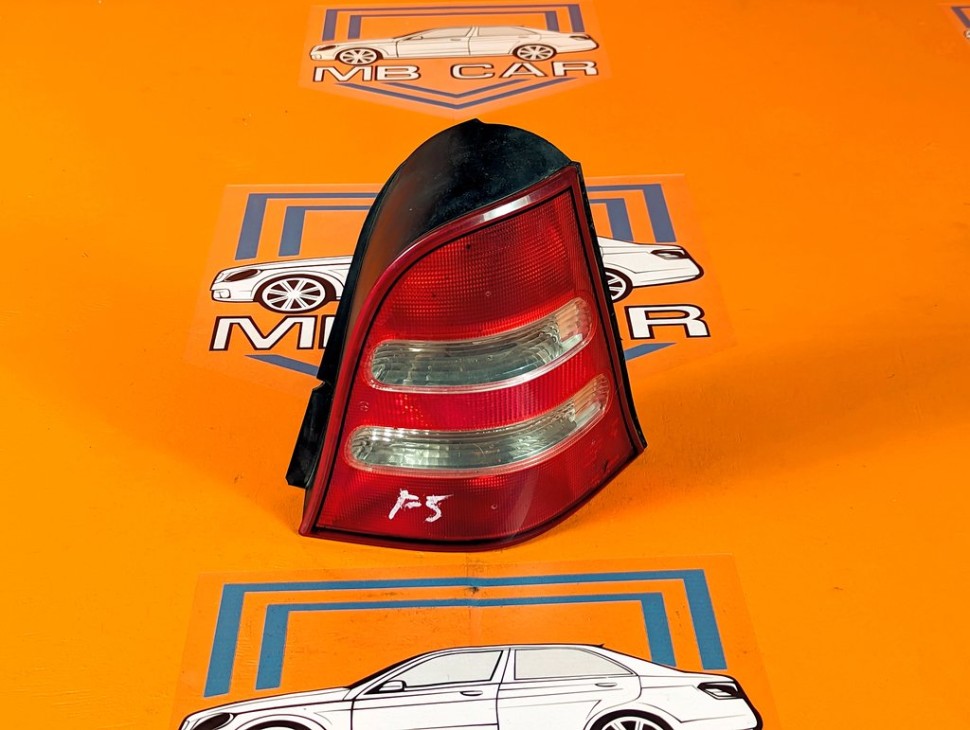 Фонарь задний правый MERCEDES-BENZ A-класс W168 рестайлинг (2001 - 2004) A 170 1.7 AT (95 л.с.) фото 1 &mdash; Разборка Мерседес