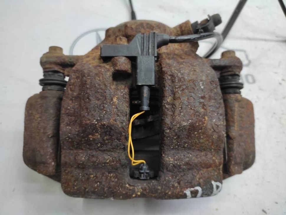 Суппорт передний правый MERCEDES-BENZ C-класс W203/S203/CL203 рестайлинг (2004 - 2008) фото 1 — Разборка Мерседес