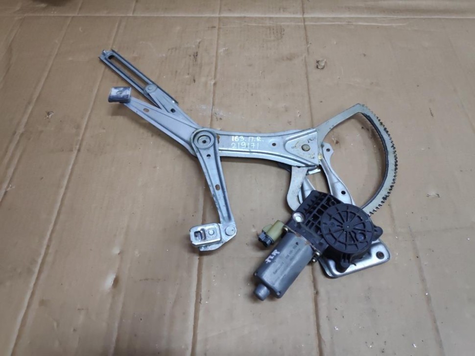 Стеклоподъемник передний правый MERCEDES-BENZ M-класс AMG W163 (2000 - 2001) фото 1 — Разборка Мерседес