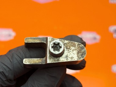 Кронштейн крепления форсунок MERCEDES-BENZ Sprinter W901-905 (1995 - 2006) &mdash; Разборка Мерседес