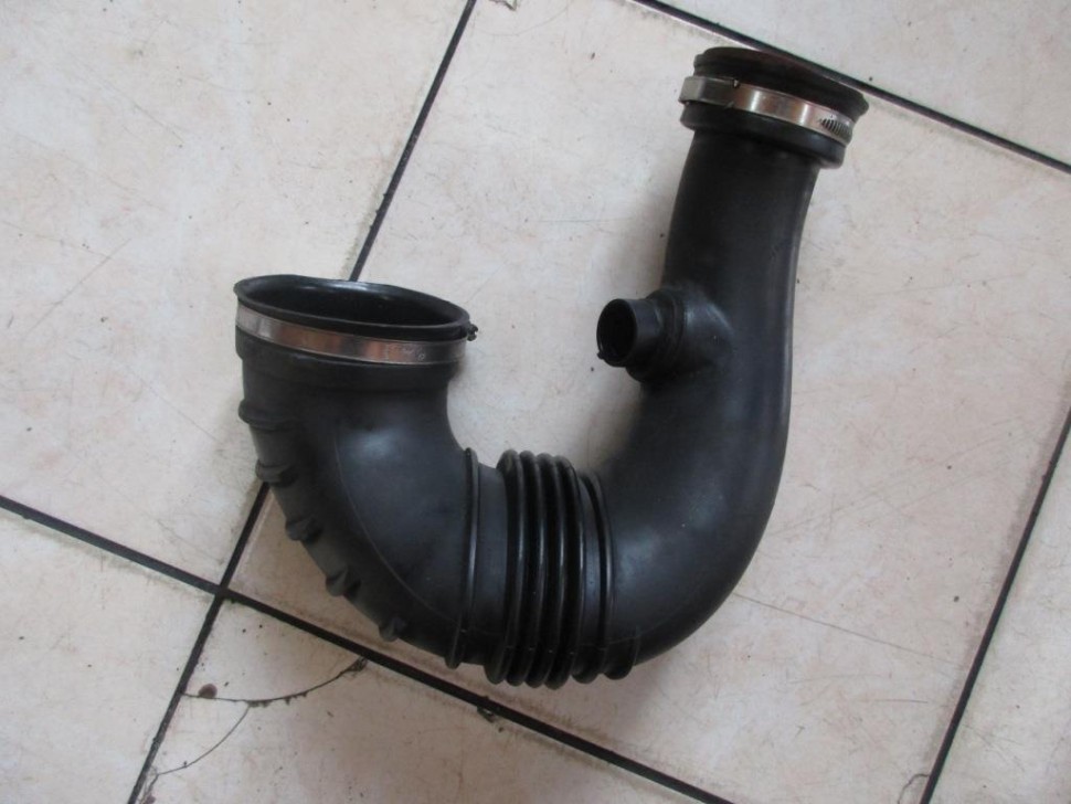 Патрубок воздушный MERCEDES-BENZ C-класс W203/S203/CL203 (2000 - 2004) фото 1 — Разборка Мерседес