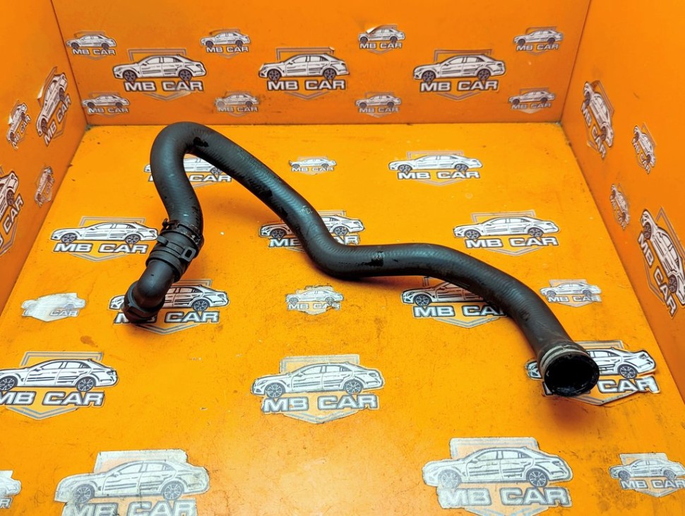 Патрубок ОЖ MERCEDES-BENZ C-класс W204/S204 (2006 - 2011) фото 1 &mdash; Разборка Мерседес
