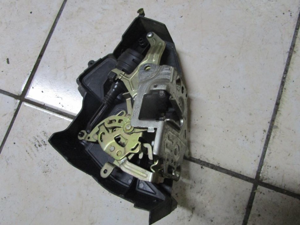 Замок двери задней левой MERCEDES-BENZ E-класс W210/S210 (1995 - 1999) фото 1 — Разборка Мерседес