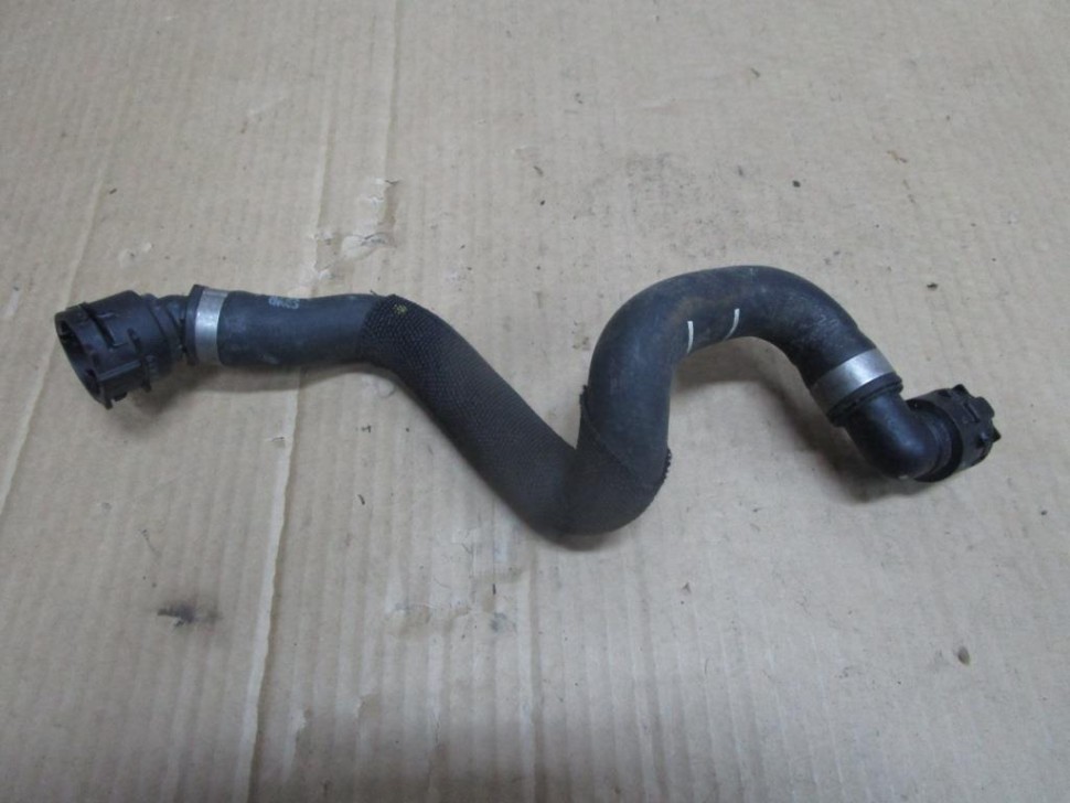 Патрубок ОЖ MERCEDES-BENZ A-класс AMG W177 (2019 - 2023) фото 1 — Разборка Мерседес