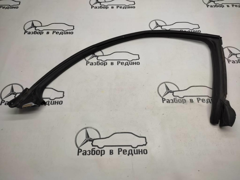 Уплотнитель стекла двери MERCEDES-BENZ CLS-класс C219 (2004 - 2008) фото 1 — Разборка Мерседес