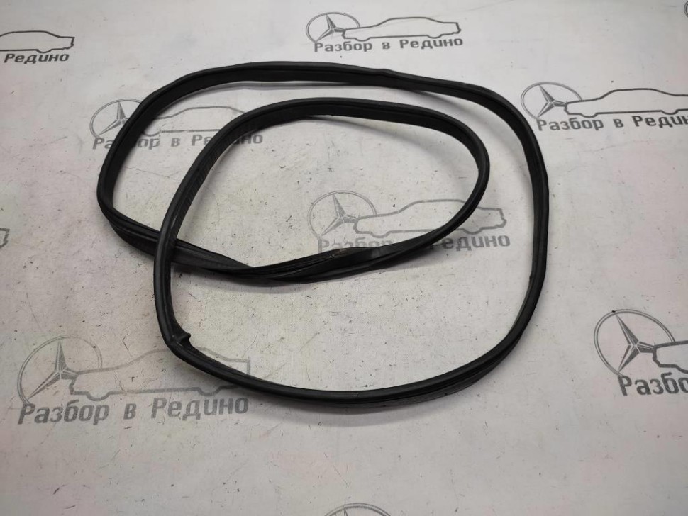 Уплотнитель крышки багажника MERCEDES-BENZ CLK-класс C208/A208 рестайлинг (1999 - 2003) фото 1 — Разборка Мерседес