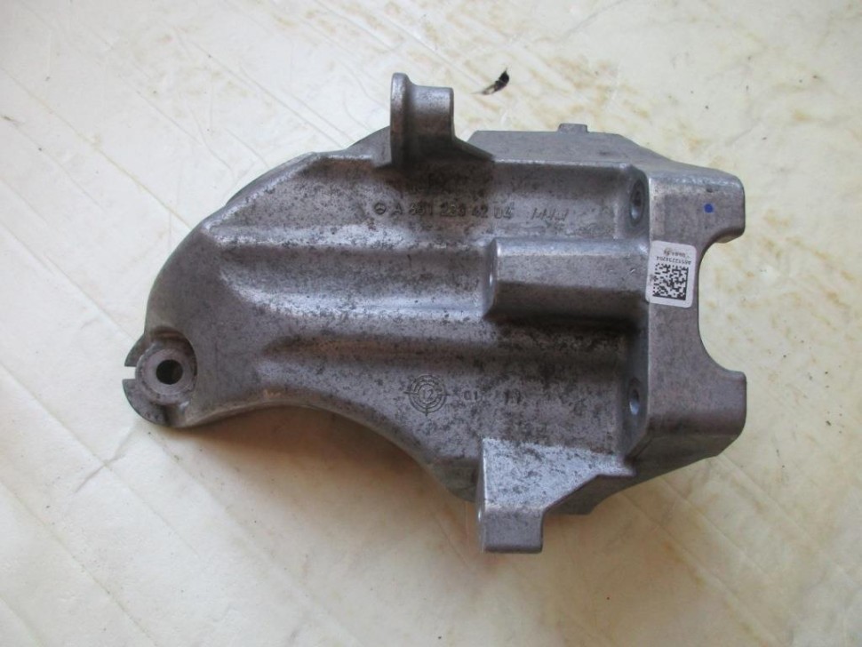 Лапа левая MERCEDES-BENZ C-класс W205/S205/C205/A205 (2014 - 2018) фото 1 — Разборка Мерседес