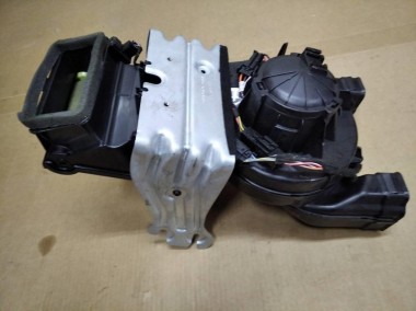 Моторчик печки MERCEDES-BENZ GLE-класс AMG W166 (2015 - 2019) — Разборка Мерседес