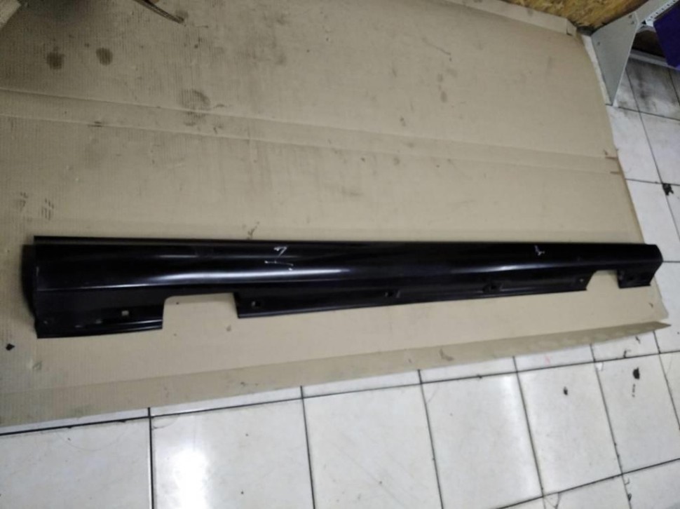Порог пластиковый правый MERCEDES-BENZ B-класс W246 рестайлинг (2014 - 2018) фото 1 — Разборка Мерседес
