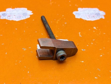 Кронштейн крепления форсунок MERCEDES-BENZ Sprinter W901-905 (1995 - 2006) &mdash; Разборка Мерседес