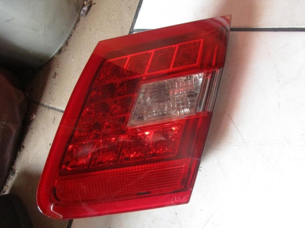 Фонарь крышки багажника MERCEDES-BENZ E-класс W212/S212/C207/A207 (2009 - 2013) фото 1 — Разборка Мерседес