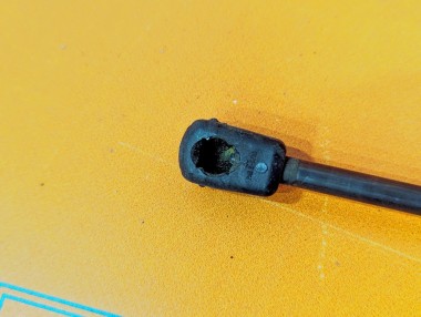 Амортизатор капота MERCEDES-BENZ C-класс W204/S204 (2006 - 2011) — Разборка Мерседес