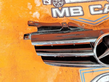 Решетка радиатора MERCEDES-BENZ SLK-класс AMG R170 (2001 - 2004) SLK 33 AMG 3.2 AT (354 л.с.) &mdash; Разборка Мерседес