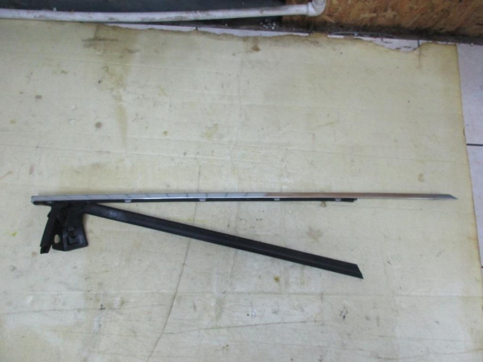 Молдинг стекла двери MERCEDES-BENZ CLS-класс C219 (2004 - 2008) фото 1 — Разборка Мерседес