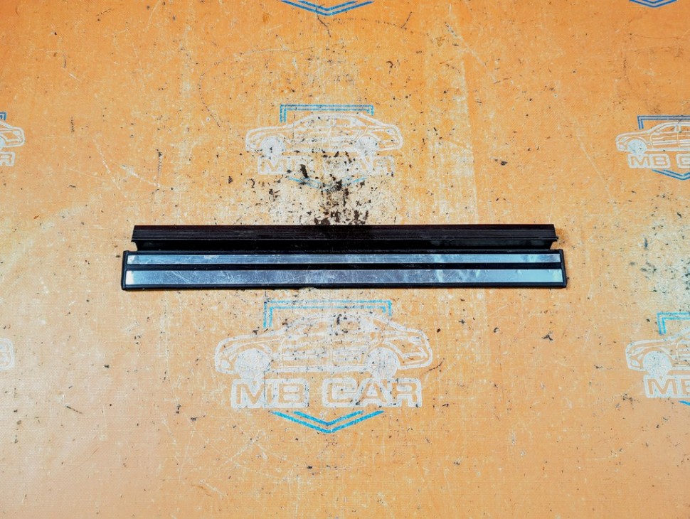 Накладка порога внутренняя MERCEDES-BENZ E-класс W124/S124/C124/A124 (1984 - 1997) фото 1 — Разборка Мерседес