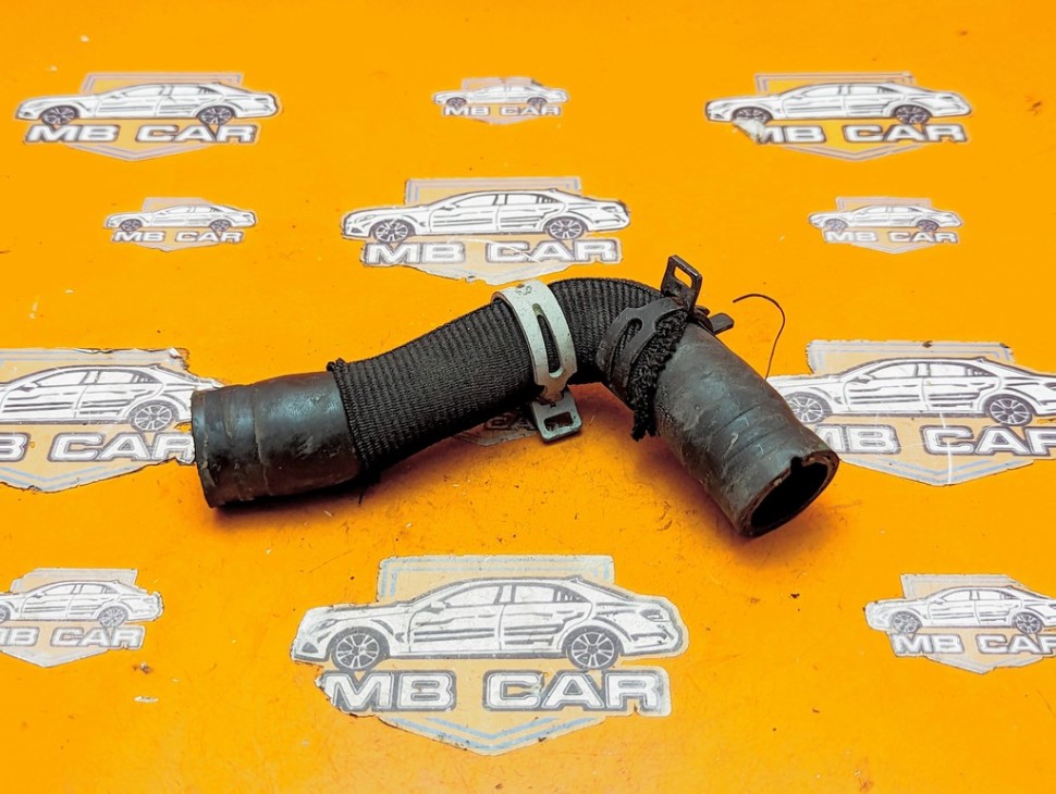 Патрубок ОЖ MERCEDES-BENZ CLA-класс C118/X118 (2019 - 2023) фото 1 &mdash; Разборка Мерседес