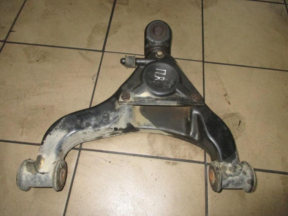 Рычаг передний нижний правый MERCEDES-BENZ Sprinter W901-905 (1995 - 2006) фото 1 — Разборка Мерседес