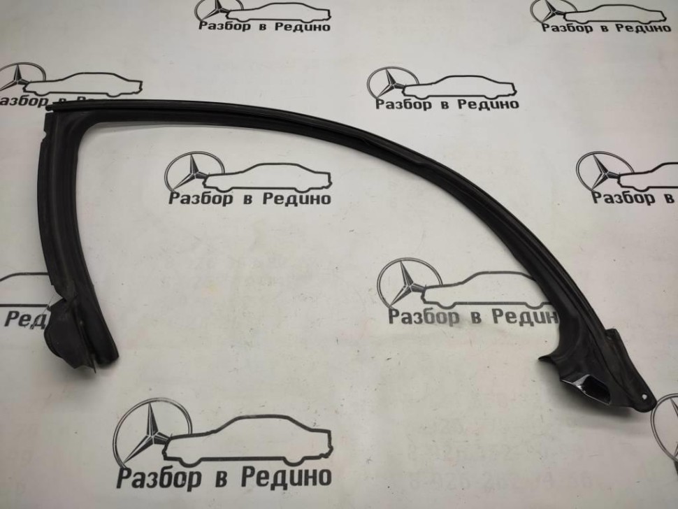 Уплотнитель стекла двери MERCEDES-BENZ CLS-класс C219 (2004 - 2008) фото 1 — Разборка Мерседес