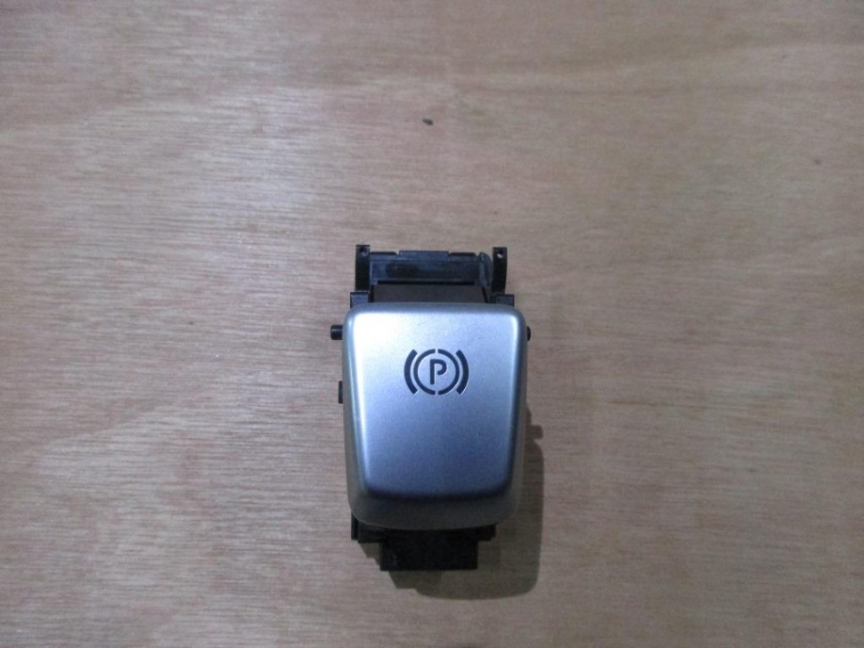 Кнопка ручника MERCEDES-BENZ C-класс W205/S205/C205/A205 (2014 - 2018) фото 1 — Разборка Мерседес