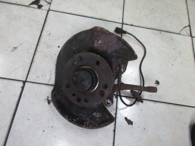 Кулак поворотный передний правый MERCEDES-BENZ W124 W124/S124/C124/A124 (1984 - 1993) — Разборка Мерседес