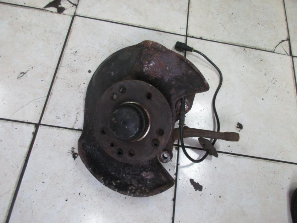 Кулак поворотный передний правый MERCEDES-BENZ W124 W124/S124/C124/A124 (1984 - 1993) фото 1 — Разборка Мерседес