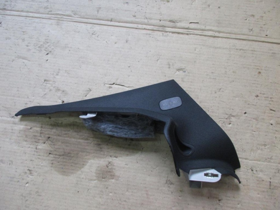 Накладка задней стойки MERCEDES-BENZ C-класс W205/S205/C205/A205 (2014 - 2018) фото 1 &mdash; Разборка Мерседес