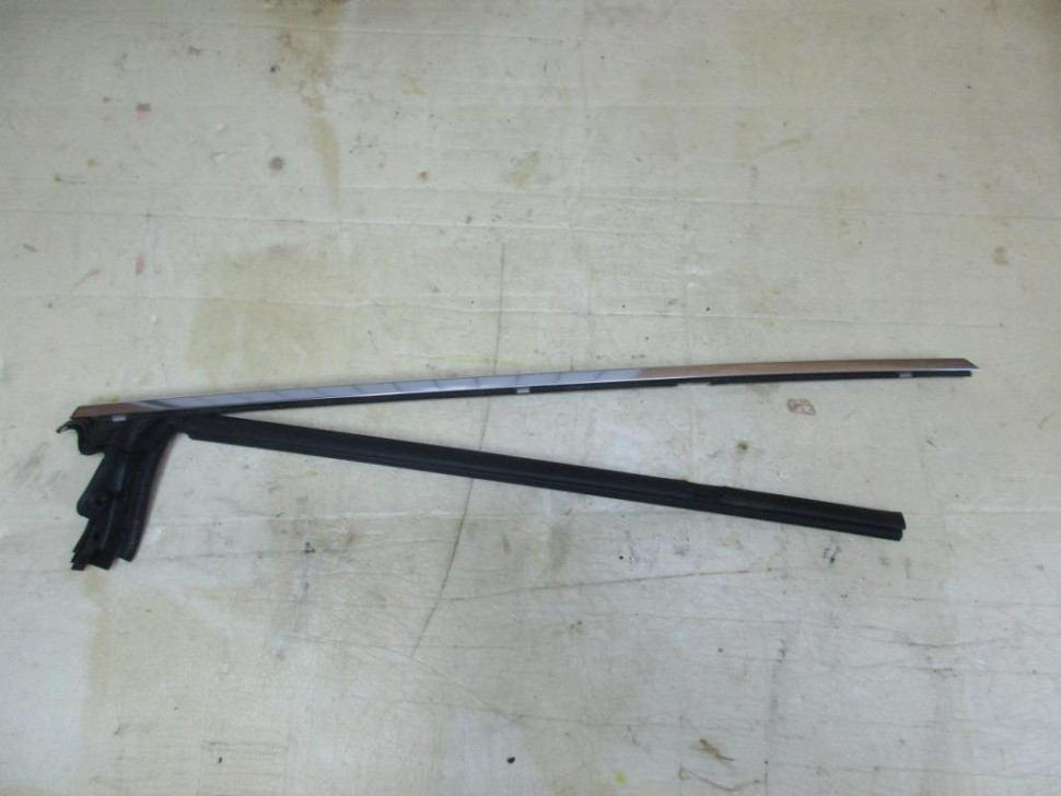 Молдинг стекла двери MERCEDES-BENZ CLS-класс C219 (2004 - 2008) фото 1 — Разборка Мерседес