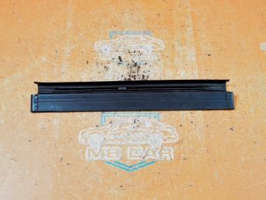 Накладка порога внутренняя MERCEDES-BENZ E-класс W124/S124/C124/A124 (1984 - 1997) — Разборка Мерседес