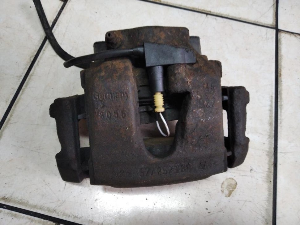 Суппорт передний правый MERCEDES-BENZ CLK-класс C208/W208 (1997 - 2000) фото 1 — Разборка Мерседес