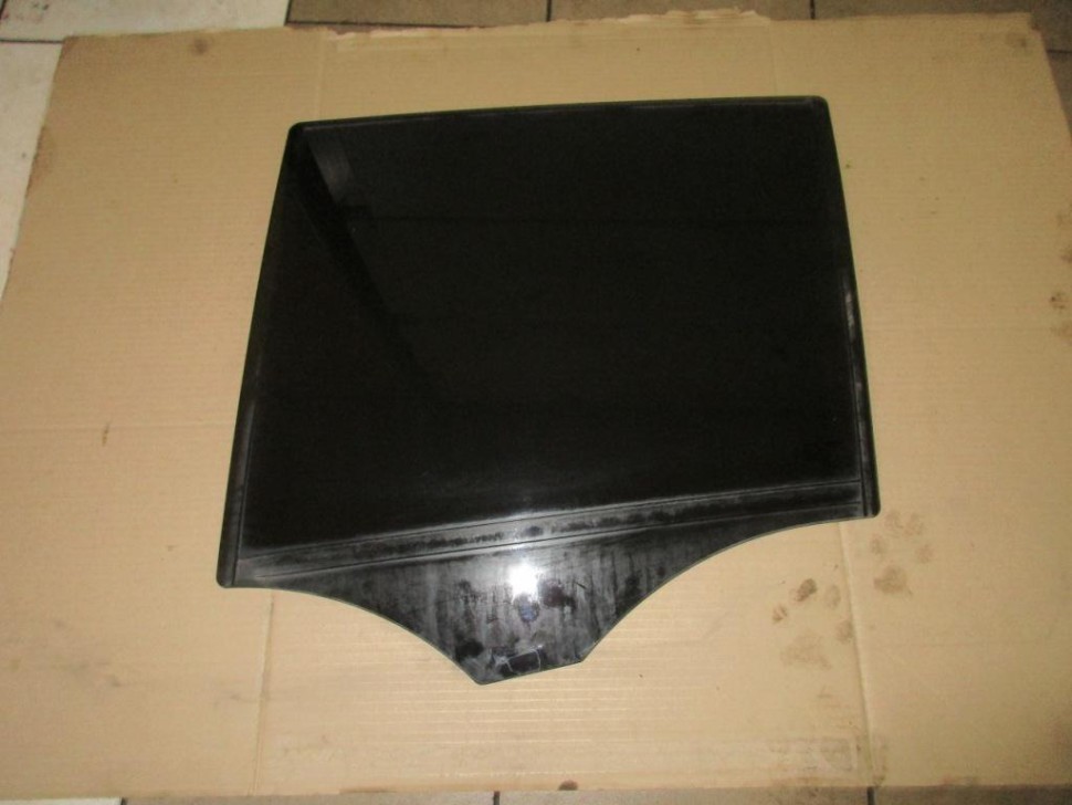 Стекло заднее левое MERCEDES-BENZ M-класс W164 (2005 - 2008) фото 1 — Разборка Мерседес