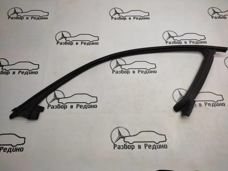 Уплотнитель стекла двери MERCEDES-BENZ CLS-класс C219 (2004 - 2008) фото 1 — Разборка Мерседес