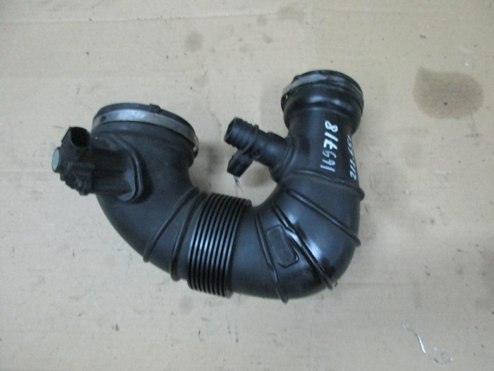 Патрубок воздушный MERCEDES-BENZ E-класс W212/S212/C207/A207 рестайлинг (2013 - 2016) фото 1 — Разборка Мерседес