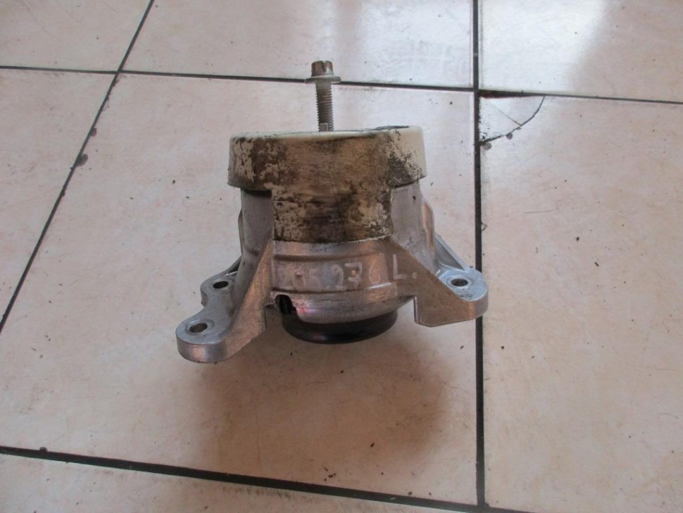 Опора двигателя MERCEDES-BENZ C-класс W205/S205/C205/A205 (2014 - 2018) фото 1 — Разборка Мерседес