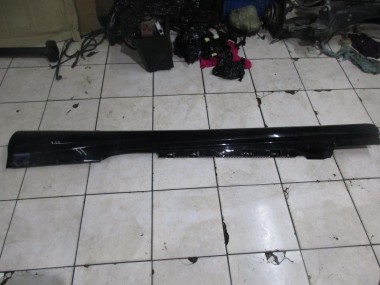 Порог пластиковый левый MERCEDES-BENZ E-класс W212/S212/C207/A207 рестайлинг (2013 - 2016) — Разборка Мерседес