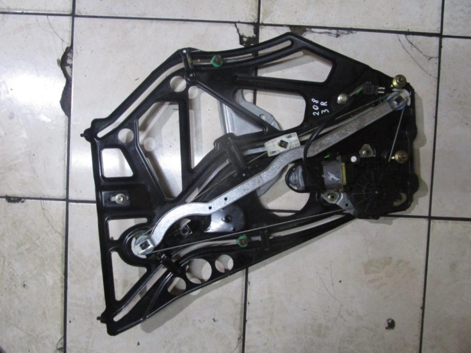 Стеклоподъемник задний правый MERCEDES-BENZ CLK-класс C208/A208 рестайлинг (1999 - 2003) фото 1 — Разборка Мерседес