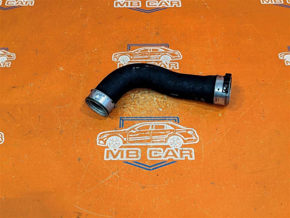 Патрубок интеркулера MERCEDES-BENZ X-класс I (2017 - 2020) фото 1 — Разборка Мерседес