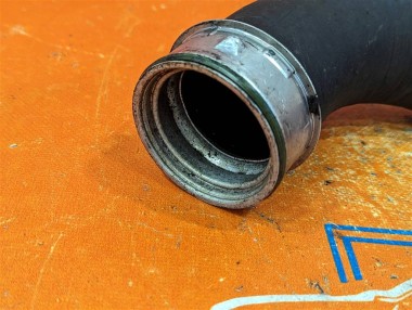 Патрубок интеркулера MERCEDES-BENZ X-класс I (2017 - 2020) — Разборка Мерседес