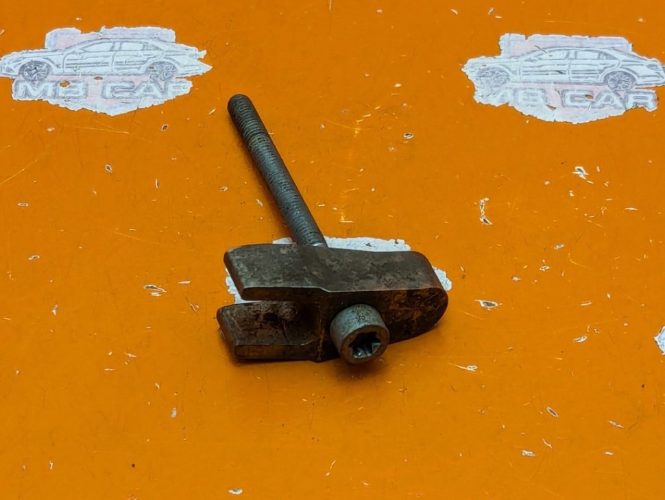 Кронштейн крепления форсунок MERCEDES-BENZ Sprinter W901-905 (1995 - 2006) фото 1 &mdash; Разборка Мерседес