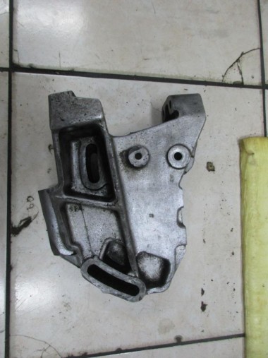 Кронштейн MERCEDES-BENZ S-класс W126 рестайлинг (1985 - 1991) — Разборка Мерседес