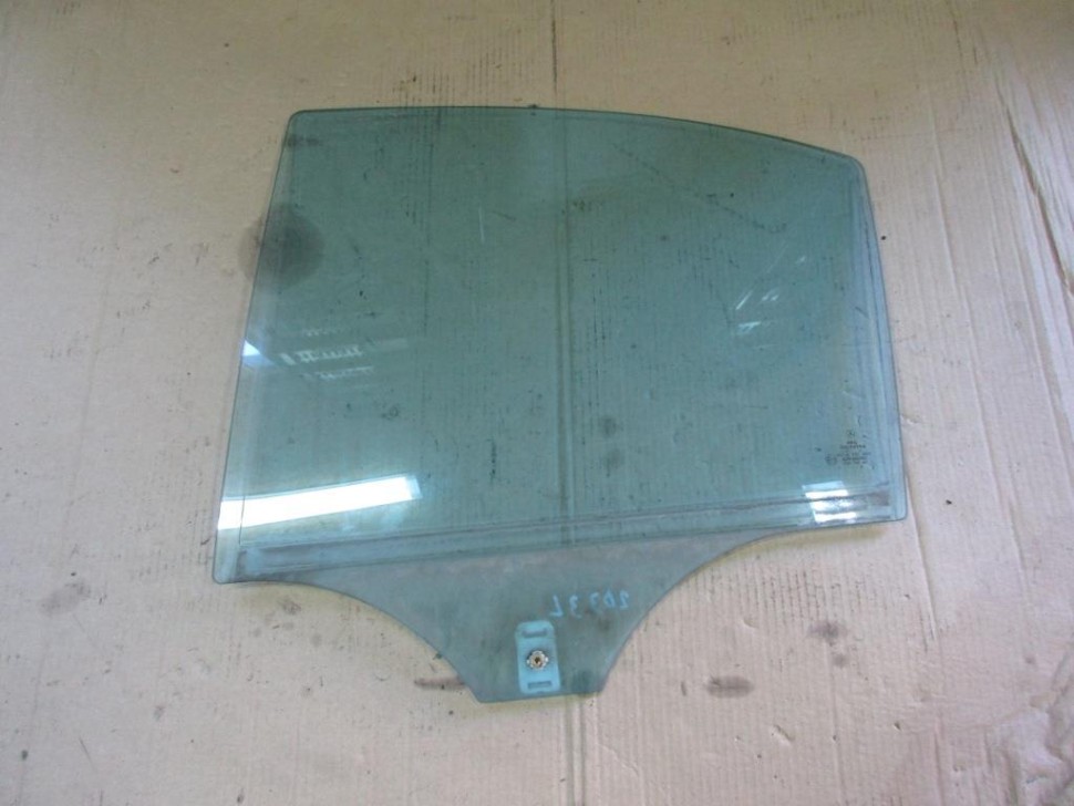 Стекло заднее левое MERCEDES-BENZ C-класс W203/S203/CL203 (2000 - 2004) фото 1 — Разборка Мерседес