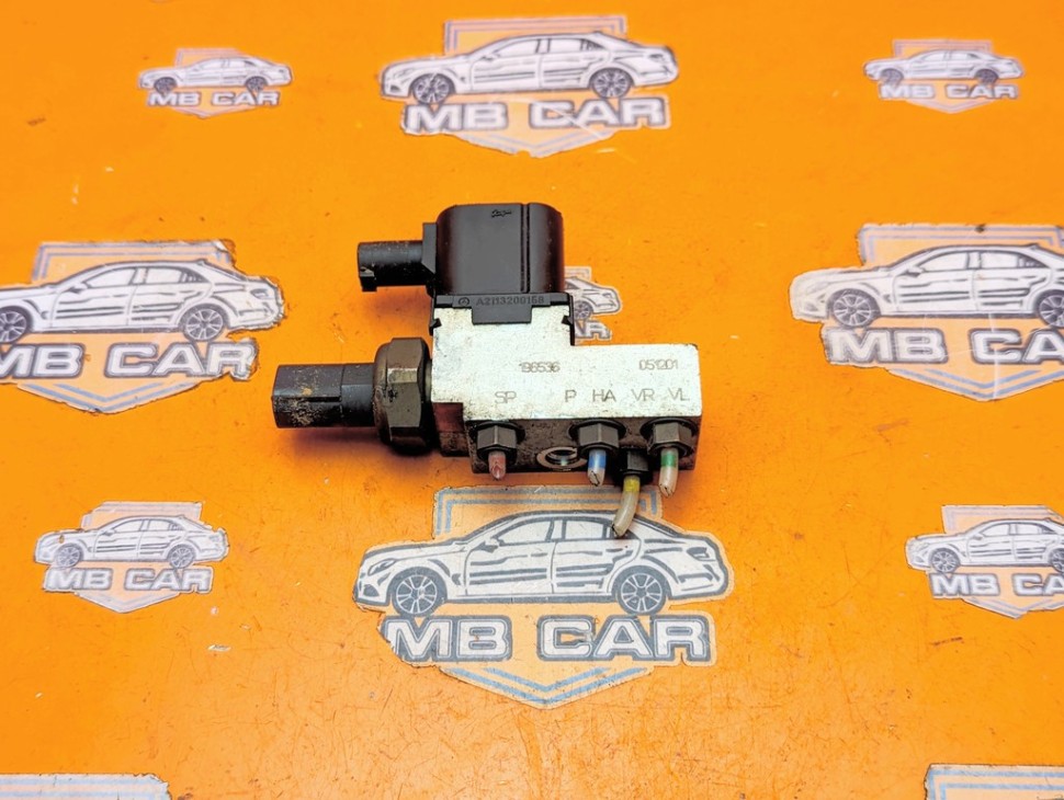 Блок клапанов пневмоподвески MERCEDES-BENZ E-класс W211/S211 (2002 - 2006) фото 1 &mdash; Разборка Мерседес