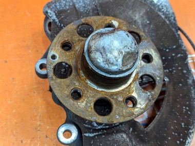 Кулак поворотный передний левый MERCEDES-BENZ CLS-класс C218/X218 рестайлинг (2014 - 2017) — Разборка Мерседес