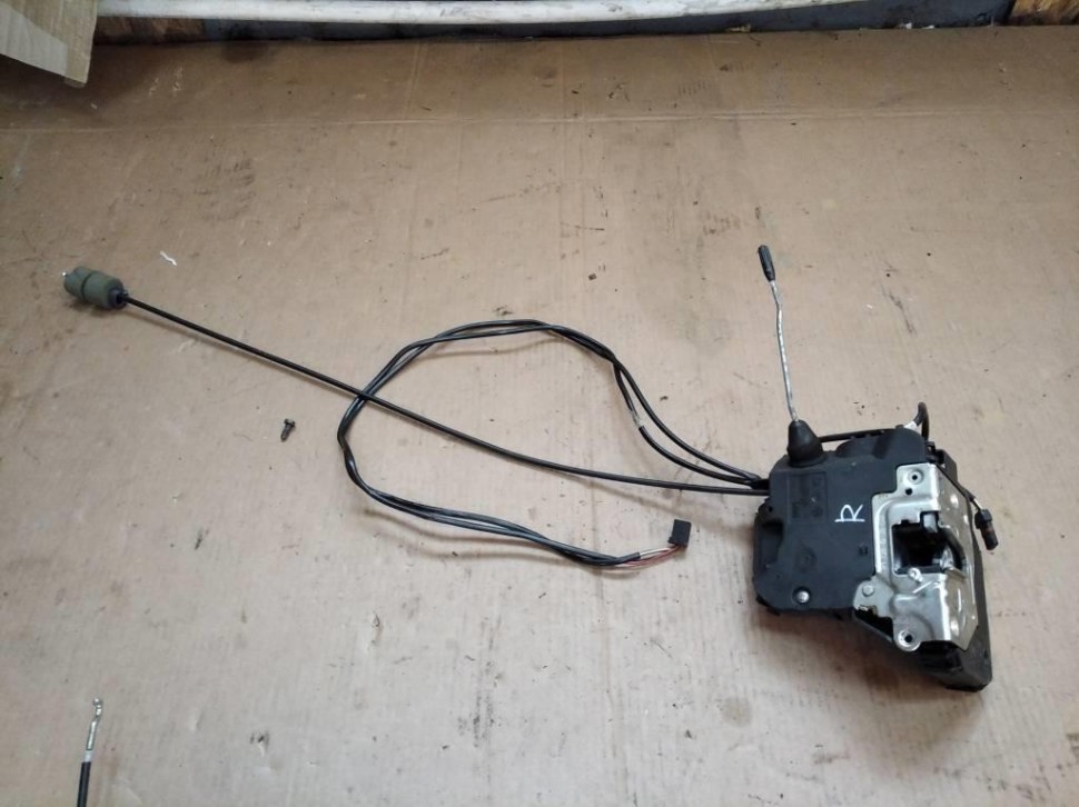 Замок двери передней правой MERCEDES-BENZ CLA-класс C117/X117 (2013 - 2016) фото 1 — Разборка Мерседес