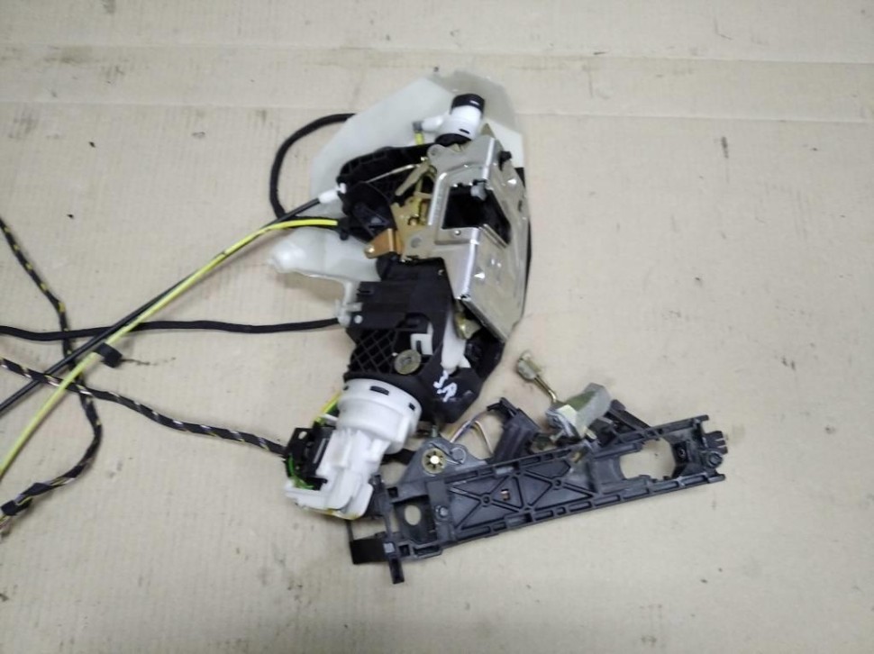 Замок двери задней правой MERCEDES-BENZ S-класс W220 (1998 - 2005) фото 1 — Разборка Мерседес