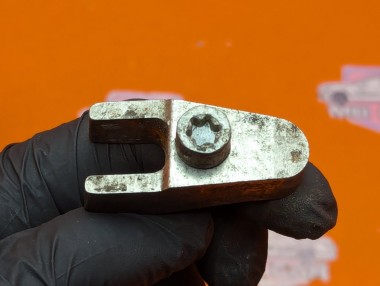 Кронштейн крепления форсунок MERCEDES-BENZ Sprinter W901-905 (1995 - 2006) &mdash; Разборка Мерседес