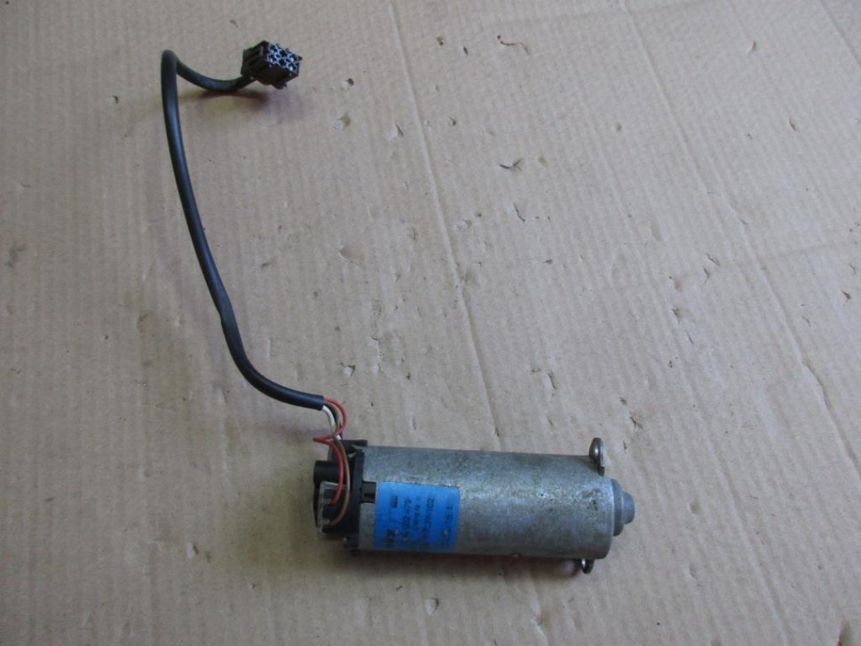 Моторчик регулировки сидений MERCEDES-BENZ S-класс W220 (1998 - 2005) фото 1 — Разборка Мерседес