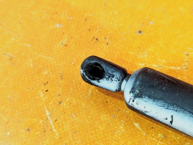 Амортизатор крышки багажника MERCEDES-BENZ Vito W638 (1996 - 2003) — Разборка Мерседес