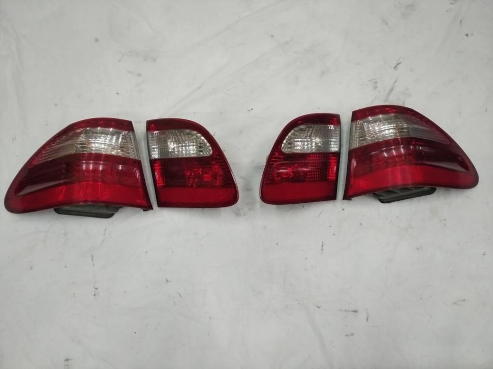 Фонарь задний правый MERCEDES-BENZ E-класс W211/S211 (2002 - 2006) фото 1 &mdash; Разборка Мерседес