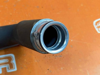 Патрубок радиатора MERCEDES-BENZ C-класс W204/S204 (2006 - 2011) — Разборка Мерседес